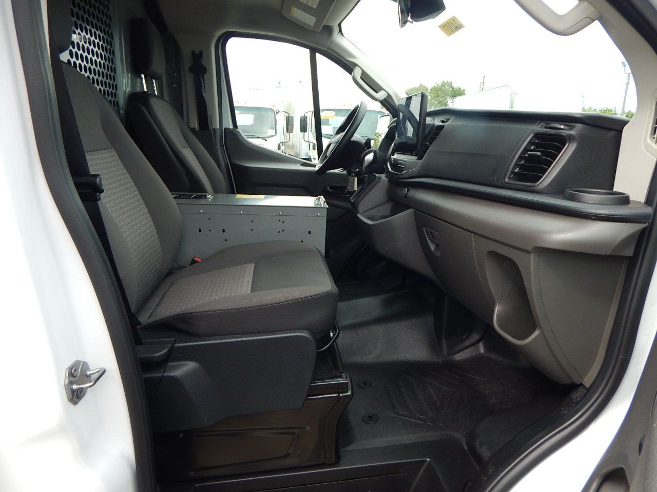 Used 2022 Ford Transit 250 Low Roof RWD image 15