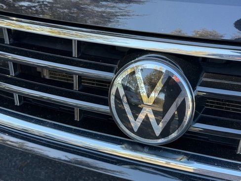 Used 2022 Volkswagen Tiguan SE R-Line image 7