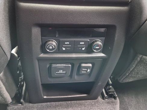 Used 2021 Chevrolet Traverse High Country FWD image 17