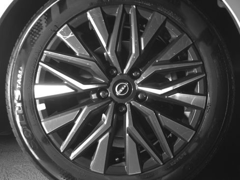 Used 2025 Nissan Altima 2.5 SV FWD image 13