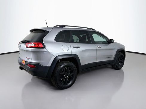 Used 2016 Jeep Cherokee Trailhawk w/ Leather Interior Group AWD/4WD image 8