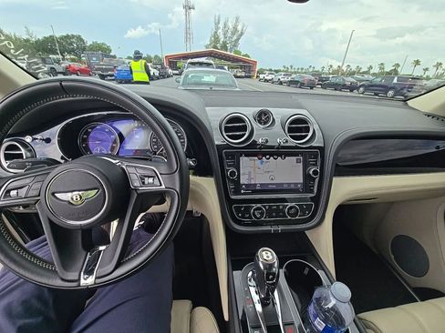 Used 2019 Bentley Bentayga AWD/4WD image 9