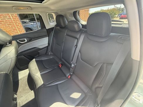 Used 2022 Jeep Compass Latitude w/ Sun and Sound Group AWD/4WD image 14