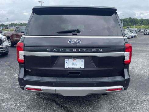 Used 2024 Ford Expedition XLT RWD image 17