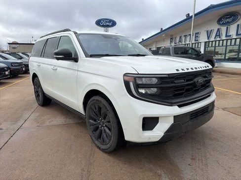 Used 2025 Ford Expedition Platinum w/ Stealth Appearance Package AWD/4WD image 1