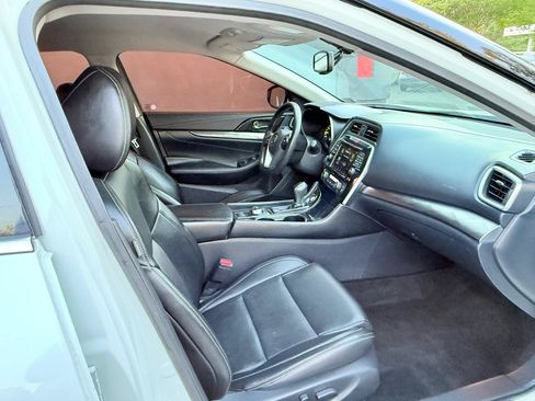 Used 2019 Nissan Maxima 3.5 SV w/ Floor Mat Group FWD image 17