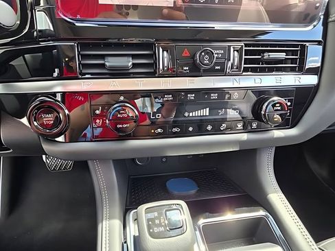 New 2026 Nissan Pathfinder Platinum w/ Lighting Package AWD/4WD image 18