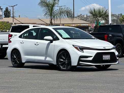 Used 2025 Toyota Corolla SE w/ SE Premium Package FWD image 8
