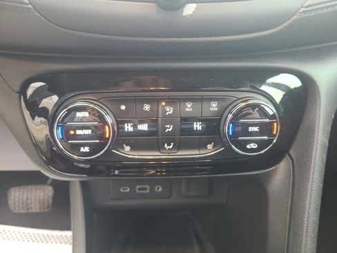 Used 2021 Buick Encore GX Essence w/ Advanced Technology Package image 28