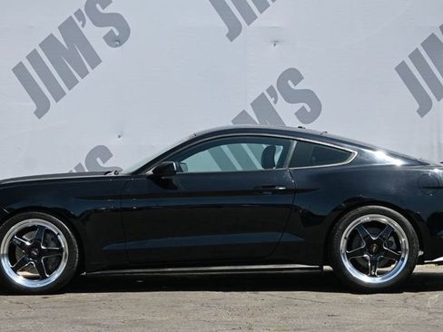 Used 2017 Ford Mustang GT Premium w/ Black Accent Package RWD image 6