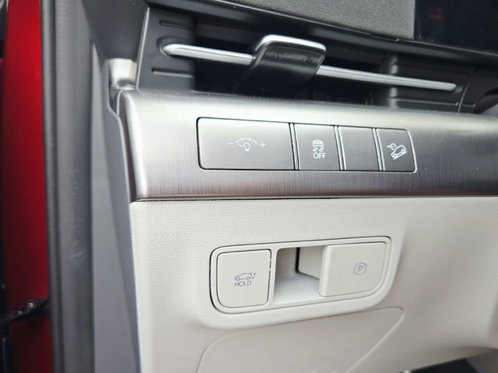 Used 2024 Hyundai Kona Limited AWD/4WD image 33