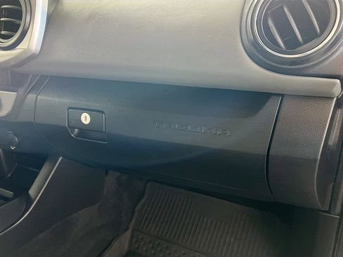 Used 2022 Toyota Tacoma SR5 w/ Technology Package image 34