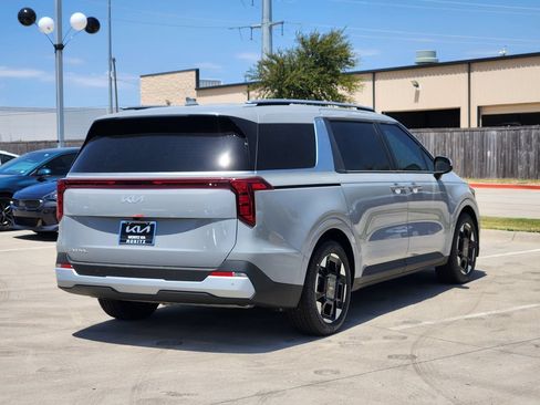 New 2026 Kia Carnival EX FWD image 5