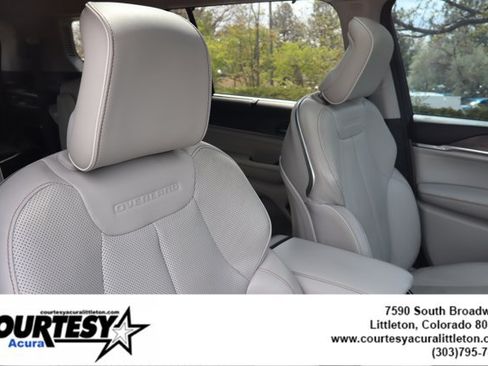 Used 2022 Jeep Grand Cherokee L Overland w/ Luxury Tech Group IV AWD/4WD image 35