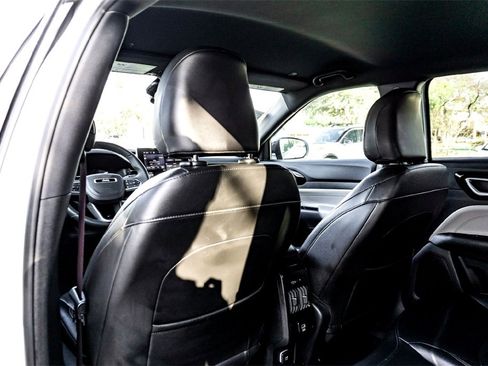 Used 2024 Jeep Compass Limited image 28