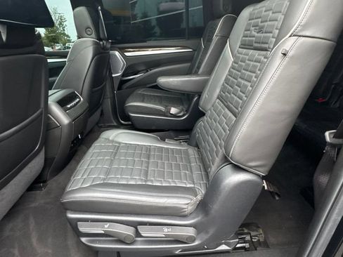 Used 2025 Cadillac Escalade ESV Sport Platinum AWD/4WD image 8