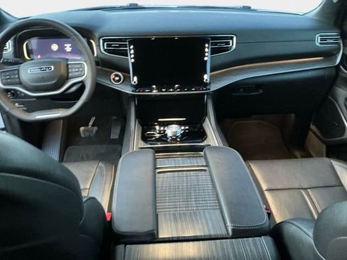 Used 2024 Jeep Wagoneer Series II image 11