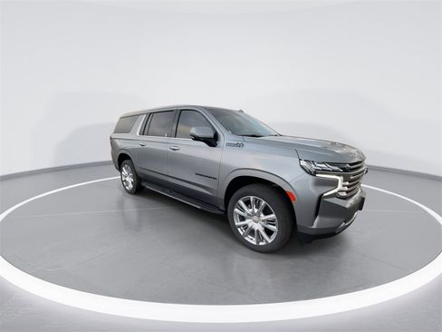 Used 2024 Chevrolet Suburban High Country image 2