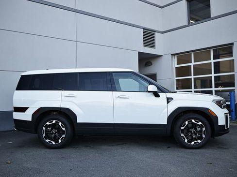 Used 2024 Hyundai Santa Fe SE image 4