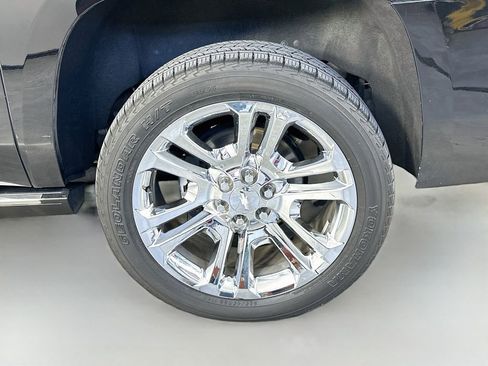 Used 2019 Chevrolet Suburban Premier w/ Premier Plus Edition AWD/4WD image 34