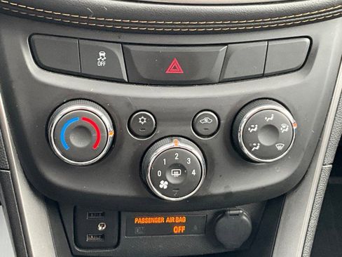 Used 2021 Chevrolet Trax LT w/ Sport Edition FWD image 22