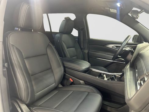 Used 2025 Chevrolet Traverse LT w/ Midnight/Sport Edition FWD image 17