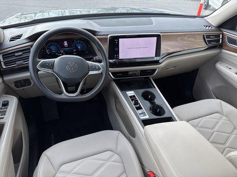 Certified 2024 Volkswagen Atlas SE image 18