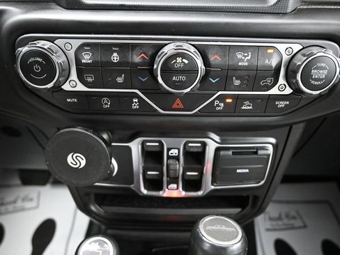 Used 2021 Jeep Gladiator Overland AWD/4WD image 18