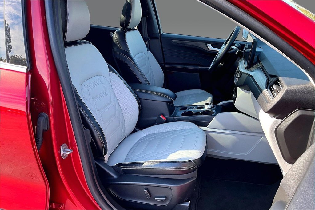 Used 2023 Ford Escape Platinum w/ Premium Technology Package AWD/4WD image 4