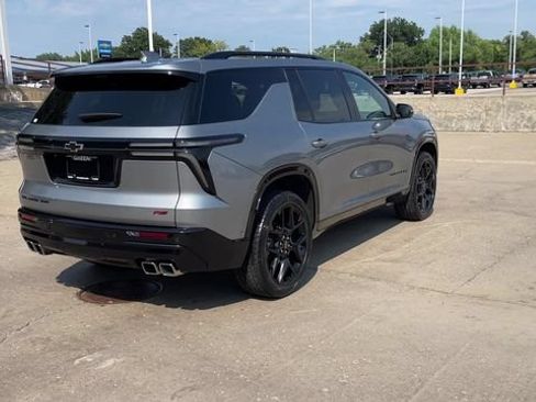 Used 2024 Chevrolet Traverse RS w/ LPO, Floor Liner Package AWD/4WD image 8