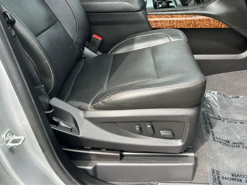 Used 2020 Chevrolet Suburban Premier AWD/4WD image 18