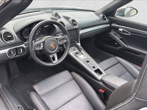 Used 2025 Porsche 718 Boxster RWD image 12