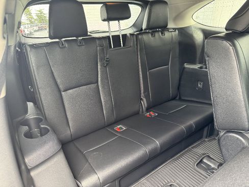 Used 2022 Toyota Highlander XLE AWD/4WD image 12