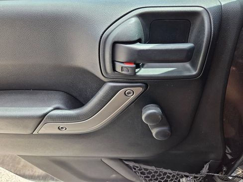 Used 2018 Jeep Wrangler Sport AWD/4WD image 16