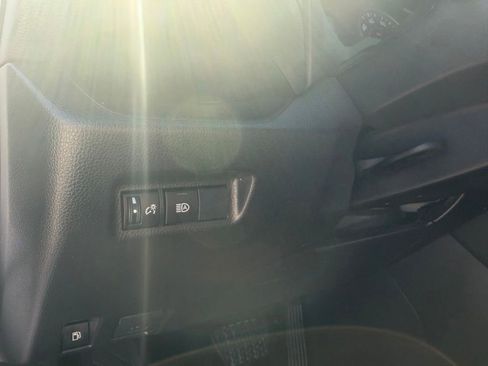 Used 2022 Toyota RAV4 LE AWD/4WD image 29