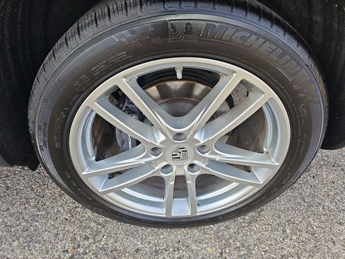 Used 2023 Porsche Cayenne image 33