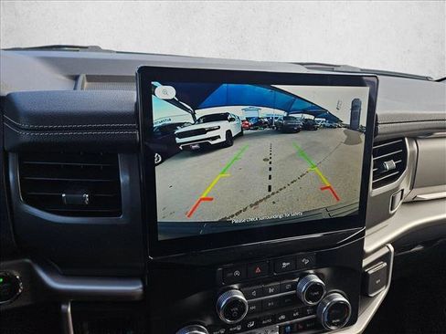 Used 2024 Ford Expedition XLT image 17