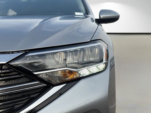 Used 2024 Volkswagen Jetta SE image 9