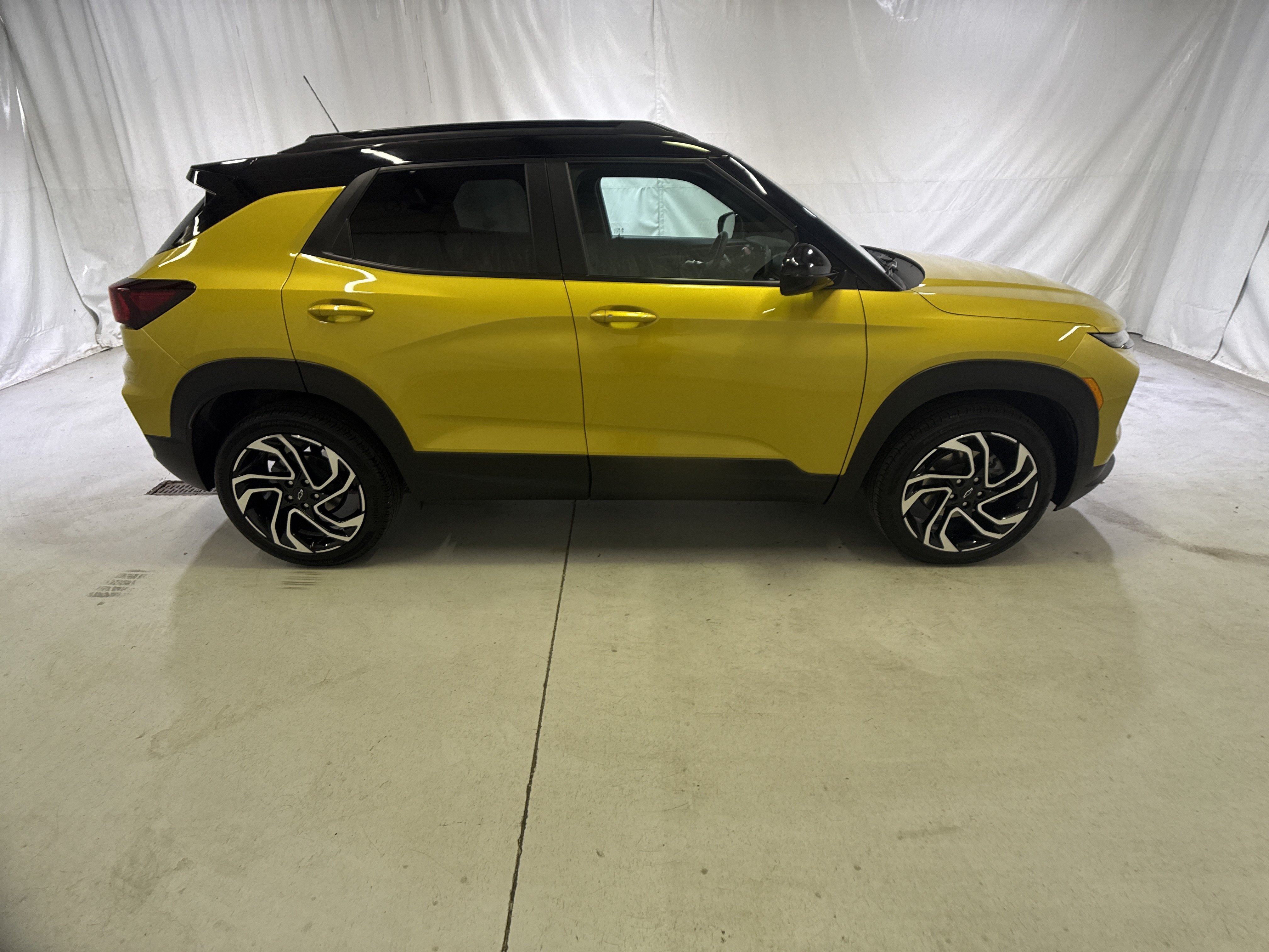 Used 2024 Chevrolet TrailBlazer RS w/ Convenience Package AWD/4WD image 12