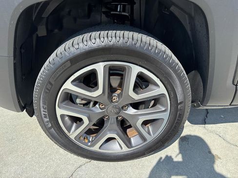 Used 2015 Jeep Renegade Latitude w/ Popular Equipment Group AWD/4WD image 11