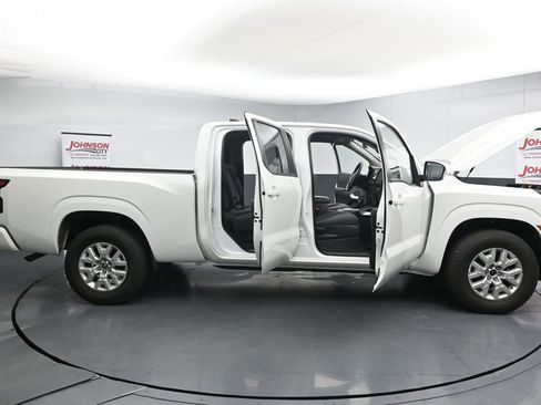 Used 2022 Nissan Frontier SV w/ Technology Package AWD/4WD image 27