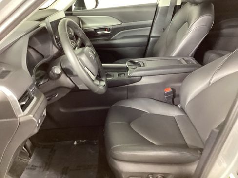 Used 2025 Toyota Grand Highlander AWD Hybrid image 10