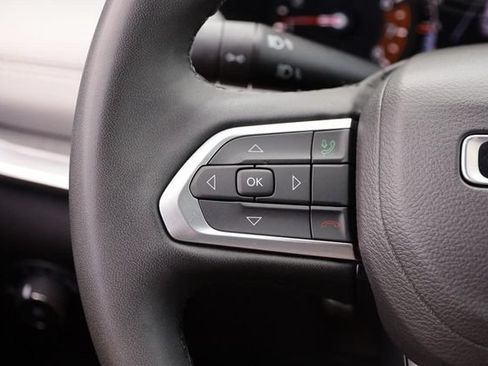 Used 2025 Jeep Compass Limited AWD/4WD image 11