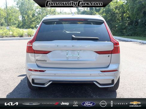 Used 2025 Volvo XC60 B5 Plus image 6
