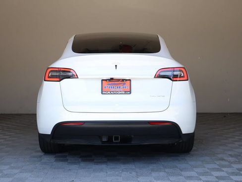 Used 2024 Tesla Model Y Long Range AWD/4WD image 11