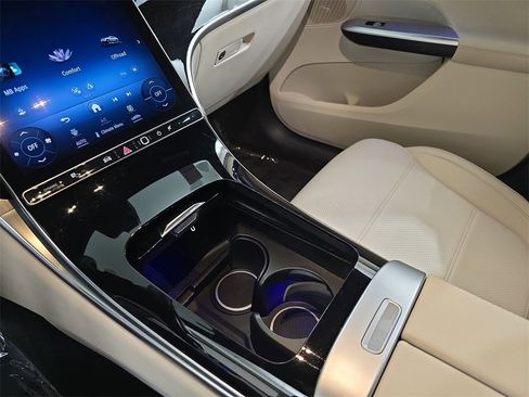 Used 2023 Mercedes-Benz GLC 300 4MATIC image 28