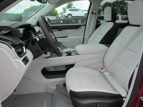 New 2025 GMC Acadia Denali image 13