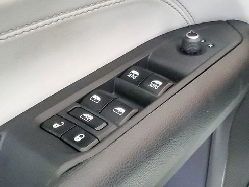 Used 2023 Jeep Compass Limited image 13