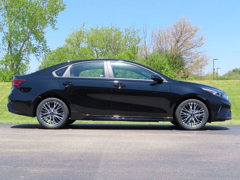 Used 2023 Kia Forte GT-Line FWD image 2