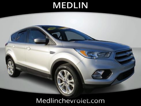 Used 2017 Ford Escape SE w/ SE Cold Weather Package image 2